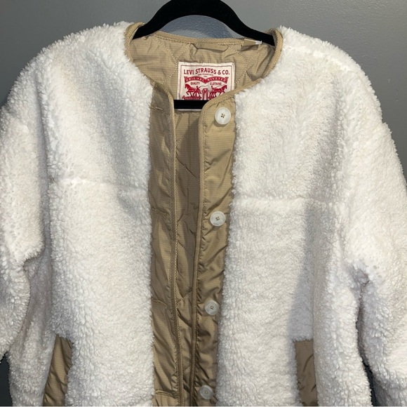 Levi’s women’s MARLOWE OVERSIZED REVERSIBLE SHERPA Quilted JACKET - Picture 10 of 16